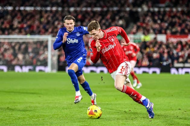Premier League Nottingham Forest v Everton Elliot Anderson of Nottingham Forest breaks with the ball during the Premier League match Nottingham Forest vs Everton at City Ground, Nottingham, United Kingdom, 30th December 2025 (Photo by Alfie Cosgrove News Images) Nottingham City Ground Nottinghamshire United Kingdom Copyright: xAlfiexCosgrove NewsxImagesx