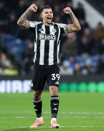 Premier League Burnley v Newcastle United Bruno Guimaraes of Newcastle United celebrates Yoane Wissa of Newcastle United goal to make it 0-2 during the Premier League match Burnley vs Newcastle United at Turf Moor, Burnley, United Kingdom, 30th December 2025 (Photo by Jorge Horsted News Images) Burnley Turf Moor Lancashire United Kingdom Copyright: xJorgexHorsted NewsxImagesx