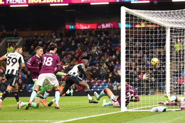 Burnley v Newcastle United, Premier League Goal - Yoane Wissa of Newcastle United scores a goal 0-2 during the Premier League match between Burnley and Newcastle United at Turf Moor, Burnley, UK on 30 December 2025. Burnley Turf Moor Lancashire UK Editorial use only DataCo restrictions apply See www.football-dataco.com , Copyright: xRyanxBrownex PSI-23485-0025