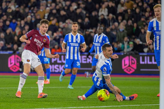 Ollie Scarles (30 West Ham United) shoots at goal during the Premier League game between West Ham United vs Brighton & Hove Albion at London Stadium in London, England. (Photo by Keeran Marquis Sports Press Photo SPP) Copyright: xKeeranxMarquis SPPx Sportspressphoto_SPR77793