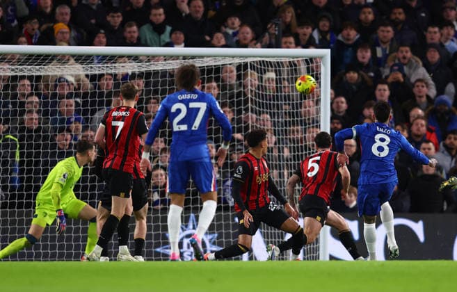 London, England, 30th December 2025. Enzo Fernandez of Chelsea scores to make it 2-1 during the Chelsea vs AFC Bournemouth Premier League match at Stamford Bridge, London. Picture credit should read: Paul Terry Sportimage EDITORIAL USE ONLY. No use with unauthorised audio, video, data, fixture lists, club league logos or live services. Online in-match use limited to 120 images, no video emulation. No use in betting, games or single club league player publications. SPI_019_PT_Chelsea_Bournemouth SPI-4402-0019