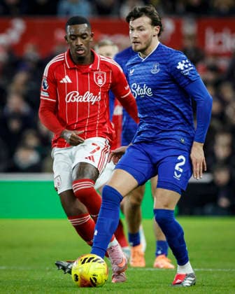 Nottingham Forest v Everton Premier League Callum Hudson-Odoi of Nottingham Forest challenges for the ball with Nathan Patterson of Everton during the Premier League match at the City Ground, Nottingham 30 12 2025 UK Newspapers OUT Copyright: xJackxTylerx FIL-22728-0027
