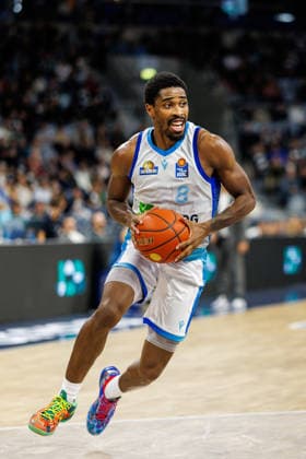 easycredit BBL, MLP Academics Heidelberg Frankfurt Skyliners, 30 12 2025 William Christmas Frankfurt Skyliners, 8 with ball Game of the easycredit BBL MLP Academics Heidelberg Frankfurt Skyliners on matchday 13 of the 25 26 season at the SAP Arena in Mannheim on 30 12 2025 Copyright: xBEAUTIFULxSPORTS Hahnex