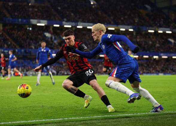 30th December 2025; Stamford Bridge, Chelsea, London, England: Premier League Football, Chelsea versus Bournemouth; Alejandro Garnacho of Chelsea closely marked by Alex Jimenez of AFC Bournemouth  JohnxPatrickxFletcher