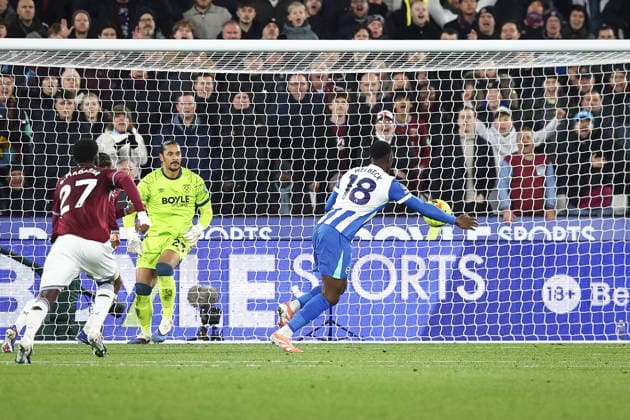 30th December 2025; London Stadium, London, England; Premier League Football, West Ham United versus Brighton and Hove Albion; Danny Welbeck of Brighton And Hove Albion takes a second penalty and strikes the crossbar, controlling the rebounding ball with his arm  IanxStephen