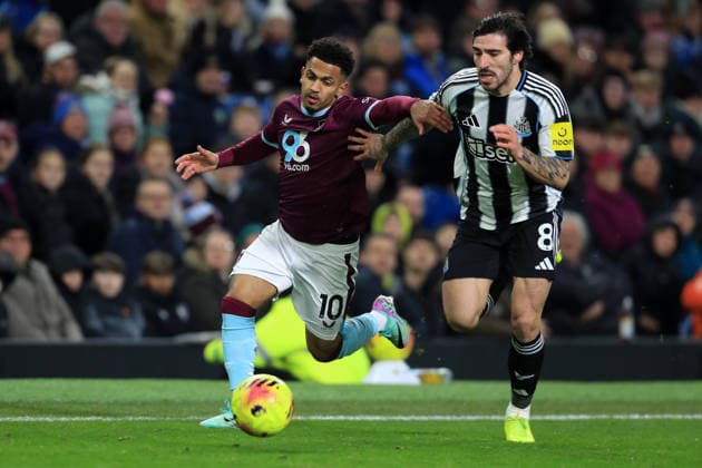 30th December 2025; Turf Moor, Burnley, Lancashire, England; Premier League Football, Burnley versus Newcastle United; Marcus Edwards of Burnley takes on Sandro Tonali of Newcastle United  DavidxBlunsden