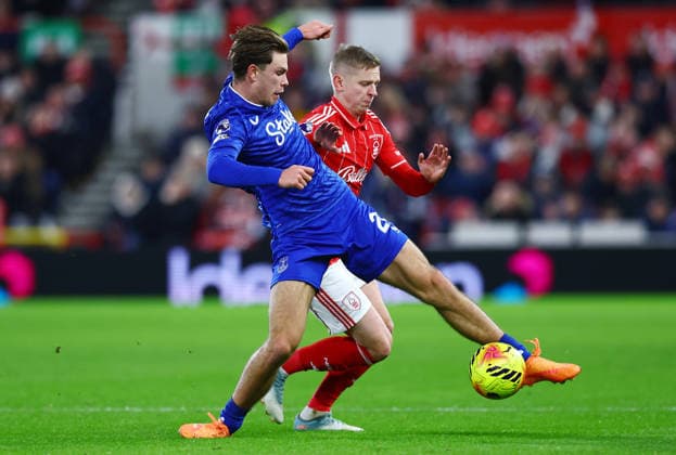 Tyler Dibling of Everton and Oleksandr Zinchenko of Nottingham Forest Nottingham Forest v Everton, Premier League, Football, City Ground, Nottingham, UK - 30 Dec 2025Nottingham City Ground United Kingdom EDITORIAL USE ONLY No use with unauthorised audio, video, data, fixture lists, club league logos or live services. Online in-match use limited to 120 images, no video emulation. No use in betting, games or single club league player publications. Copyright: xMattxWest Shutterstockx 16216219ag