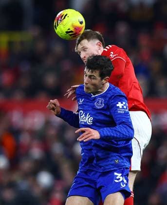 Elliot Anderson of Nottingham Forest and Merlin Rohl of Everton Nottingham Forest v Everton, Premier League, Football, City Ground, Nottingham, UK - 30 Dec 2025Nottingham City Ground United Kingdom EDITORIAL USE ONLY No use with unauthorised audio, video, data, fixture lists, club league logos or live services. Online in-match use limited to 120 images, no video emulation. No use in betting, games or single club league player publications. Copyright: xMattxWest Shutterstockx 16216219ah