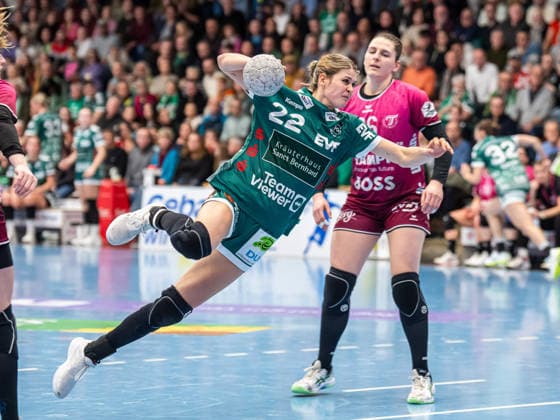 Sina Ehmann Frisch Auf Women, 22 comes free to throw, Frisch Auf Goeppingen vs TuS Metzingen, Handball, 1 Bundesliga, Season 2025 2026, 30 12 2025 Frisch Auf Goeppingen vs TuS Metzingen, Handball, 1 Bundesliga, Season 2025 2026, 30 12 2025 Goeppingen Copyright: xMichaelxSchmidt Eibner-Pressefotx EP_MST