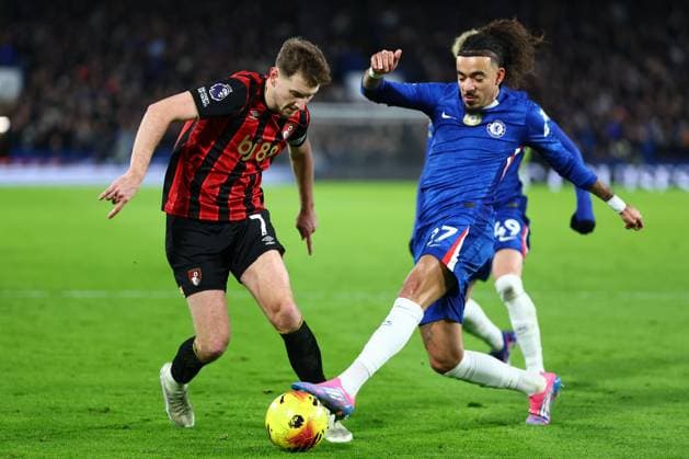 David Brooks of Bournemouth tackled by Malo Gusto of Chelsea Chelsea v AFC Bournemouth, Premier League, Football, Stamford Bridge, London, UK - 30 Dec 2025London Stamford Bridge United Kingdom EDITORIAL USE ONLY No use with unauthorised audio, video, data, fixture lists, club league logos or live services. Online in-match use limited to 120 images, no video emulation. No use in betting, games or single club league player publications.  Copyright: xSimonxDael Shutterstockx 16216216ba