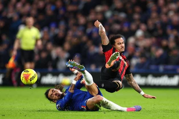Justin Kluivert of Bournemouth tackled by Malo Gusto of Chelsea Chelsea v AFC Bournemouth, Premier League, Football, Stamford Bridge, London, UK - 30 Dec 2025London Stamford Bridge United Kingdom EDITORIAL USE ONLY No use with unauthorised audio, video, data, fixture lists, club league logos or live services. Online in-match use limited to 120 images, no video emulation. No use in betting, games or single club league player publications.  Copyright: xSimonxDael Shutterstockx 16216216av
