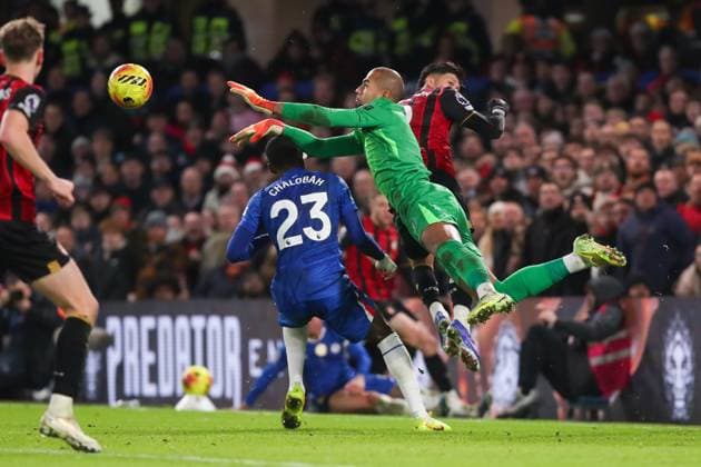 Robert Sanchez of Chelsea saves the shot on goal Chelsea v AFC Bournemouth, Football, Premier League, Stamford Bridge, London, UK, 30 12 25 EDITORIAL USE ONLY No use with unauthorised audio, video, data, fixture lists (outside the EU), club league logos or live services. Online in-match use limited to 45 images (+15 in extra time). No use to emulate moving images. No use in betting, games or  Copyright: xAnthonyxHanc Shutterstockx 16218122w