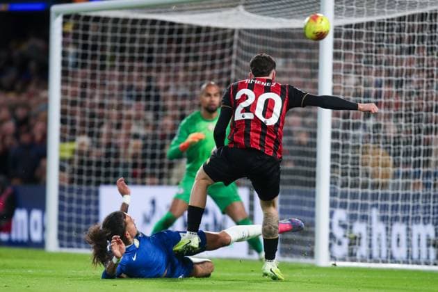 Ãlex JimÃ nez of AFC Bournemouth takes a shot on goal Chelsea v AFC Bournemouth, Football, Premier League, Stamford Bridge, London, UK, 30 12 25 EDITORIAL USE ONLY No use with unauthorised audio, video, data, fixture lists (outside the EU), club league logos or live services. Online in-match use limited to 45 images (+15 in extra time). No use to emulate moving images. No use in betting, games or  Copyright: xAnthonyxHanc Shutterstockx 16218122y