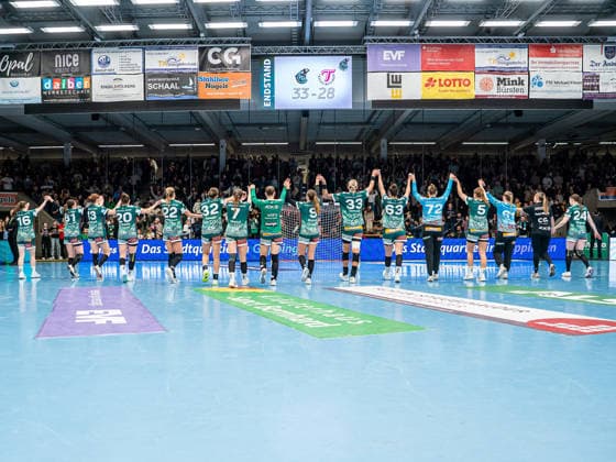 The team thanks the fans after the game, Frisch Auf Goeppingen vs TuS Metzingen, Handball, 1 Bundesliga, Season 2025 2026, 30 12 2025 Frisch Auf Goeppingen vs TuS Metzingen, Handball, 1 Bundesliga, Season 2025 2026, 30 12 2025 Goeppingen Copyright: xMichaelxSchmidt Eibner-Pressefotx EP_MST