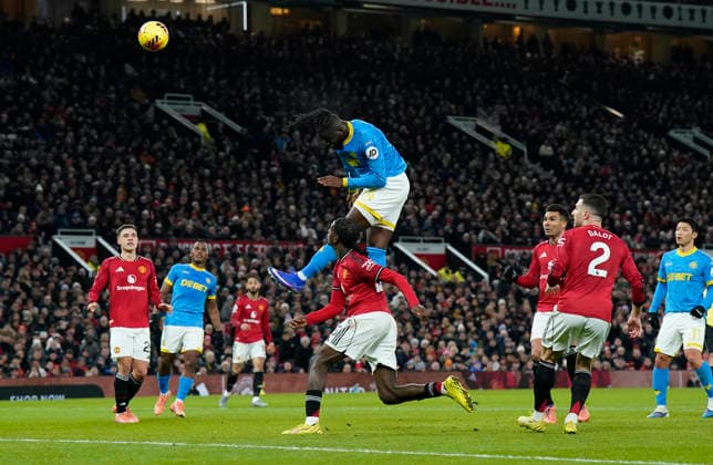 Manchester, England, 30th December 2025. Tolu Arokodare of Wolverhampton Wanderers directs a header towards goal during the Manchester United, ManU vs Wolverhampton Wanderers Premier League match at Old Trafford, Manchester. Picture credit should read: Andrew Yates Sportimage EDITORIAL USE ONLY. No use with unauthorised audio, video, data, fixture lists, club league logos or live services. Online in-match use limited to 120 images, no video emulation. No use in betting, games or single club league player publications. SPI_044_AY_Man_Utd_Wolves SPI-4404-0045