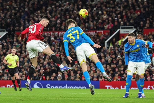Premier League Manchester United, ManU v Wolverhampton Wanderers Benjamin Sesko of Manchester United heads on goal during the Premier League match Manchester United vs Wolverhampton Wanderers at Old Trafford, Manchester, United Kingdom, 30th December 2025 (Photo by Mark Cosgrove News Images) Manchester Old Trafford Greater Manchester United Kingdom Copyright: xMarkxCosgrove NewsxImagesx