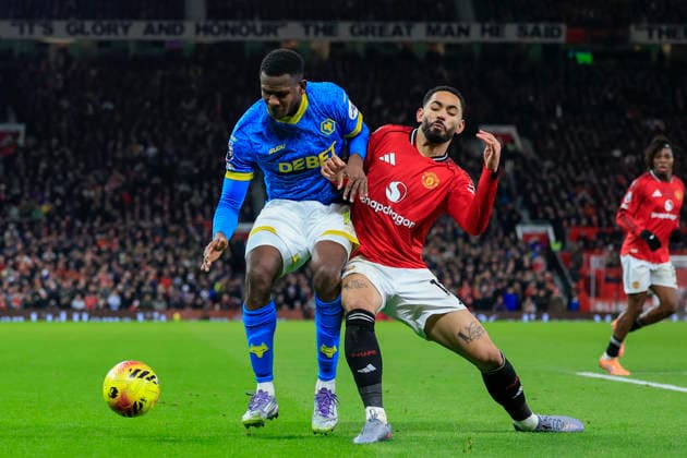 Manchester United, ManU v Wolverhampton Wanderers, Premier League Yerson Mosquera (15) of Wolverhampton Wanderers is challenged by Matheus Cunha (10) of Manchester United during the Premier League match between Manchester United and Wolverhampton Wanderers at Old Trafford, Manchester, UK on 30 December 2025. Manchester Old Trafford Greater Manchester UK Editorial use only DataCo restrictions apply See www.football-dataco.com , Copyright: xConorxMolloyx PSI-23486-0054