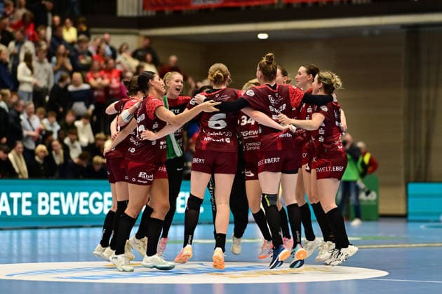 Handball I Women I Season 2025 2026 I 1 HBF I 10 Matchday I Buxtehuder SV HSG Bensheim Auerbach I 30 12 2025 Cheers, excitement, enthusiasm, euphoria, joy, happiness, cheerfulness at HSG Bensheim Auerbach Women Buxtehude Halle Nord Niedersachsen Germany Copyright: xLobeca FelixxSchlikisx