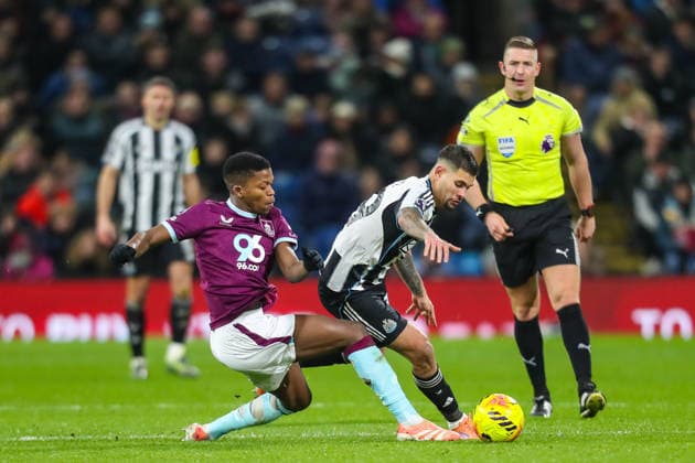 Burnley v Newcastle United, Premier League Bruno Guimaraes Of Newcastle United in action during the Burnley v Newcastle United Premier League match at Turf Moor, Burnley, England on 30 December 2025 Credit: Lee Keuneke Every Second Media Editorial use only. All images are copyright Every Second Media Limited. No images may be reproduced without prior permission. All rights reserved. Premier League and Football League images are subject to licensing agreements with Football DataCo Limited. see https: www.football-dataco.com Copyright: xIMAGO EveryxSecondxMediax ESM-1730-0075 LeexKeunekex xEveryxSecondxMediax