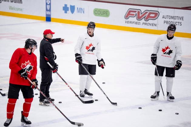 December 30, 2025, Minneapolis, Mn, Canada: Team Canada assistant coach Gardiner MacDougall speaks to Cole Beaudoin (26), Tij Iginla (11) and Carter Bear (12) at a practice during the 2026 IIHF World Junior Championship, in Minneapolis on Tuesday, Dec. 30, 2025. Canada News - December 30, 2025  - ZUMAc35_ 20251230_zaf_c35_002 Copyright: xChristopherxKatsarovx