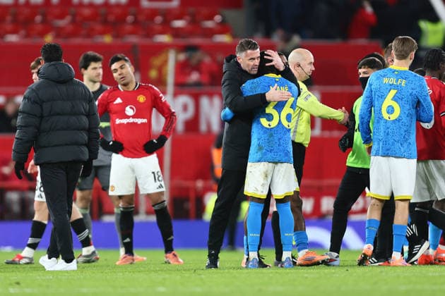 Rob Edwards, manager of Wolves congratulates Mateus Mane Manchester United, ManU v Wolverhampton Wanderers, Premier League, Football, Old Trafford, Manchester, UK - 30 Dec 2025Manchester Old Trafford United Kingdom EDITORIAL USE ONLY No use with unauthorised audio, video, data, fixture lists, club league logos or live services. Online in-match use limited to 120 images, no video emulation. No use in betting, games or single club league player publications. Copyright: xPhilxOldham Shutterstockx 16216223bp