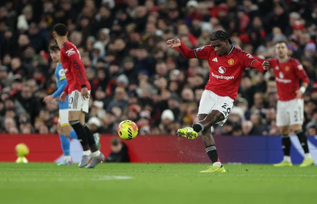30th December 2025; Old Trafford, Manchester, England; Premier League Football, Manchester United, ManU versus Wolverhampton Wanderers; Ayden Heaven of Manchester United passes right  RogerxEvans