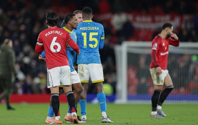 30th December 2025; Old Trafford, Manchester, England; Premier League Football, Manchester United, ManU versus Wolverhampton Wanderers; Players shake after the 1-1 draw  RogerxEvans