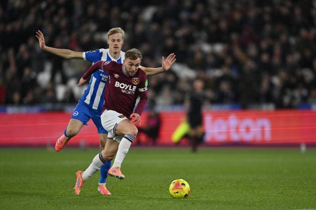 West Ham United v Brighton and Hove Albion, Premier League West Ham United forward Jarrod Bowen (20) and Brighton And Hove Albion defender Jan Paul van Hecke (6) during the Premier League match between West Ham United and Brighton and Hove Albion at the London Stadium, London, UK on 30 December 2025. London London Stadium UK Editorial use only DataCo restrictions apply See www.football-dataco.com , Copyright: xPaulxBockingx PSI-23487-0045