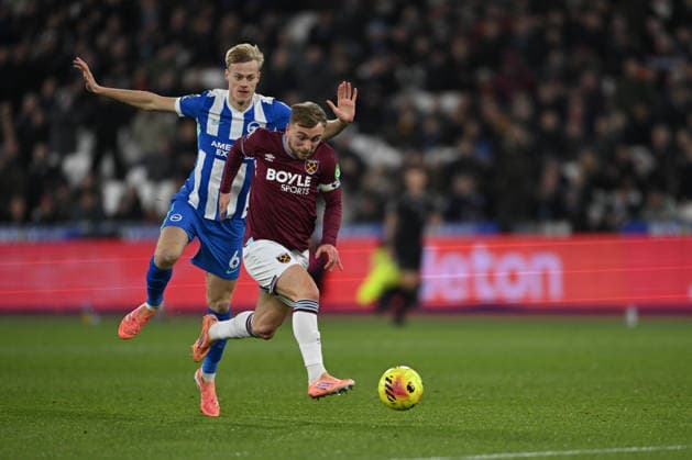 West Ham United v Brighton and Hove Albion, Premier League West Ham United forward Jarrod Bowen (20) and Brighton And Hove Albion defender Jan Paul van Hecke (6) during the Premier League match between West Ham United and Brighton and Hove Albion at the London Stadium, London, UK on 30 December 2025. London London Stadium UK Editorial use only DataCo restrictions apply See www.football-dataco.com , Copyright: xPaulxBockingx PSI-23487-0046