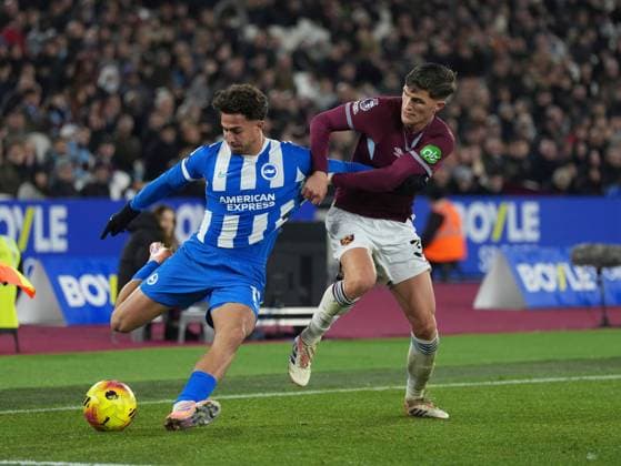 Charalampos Kostoulas of Brighton and Freddie Potts of West Ham West Ham United v Brighton and Hove Albion, Premier League, Football, London Stadium, London, UK - 30 Dec 2025London London Stadium United Kingdom EDITORIAL USE ONLY No use with unauthorised audio, video, data, fixture lists, club league logos or live services. Online in-match use limited to 120 images, no video emulation. No use in betting, games or single club league player publications. Copyright: xJedxLeicester Shutterstockx 16216220az