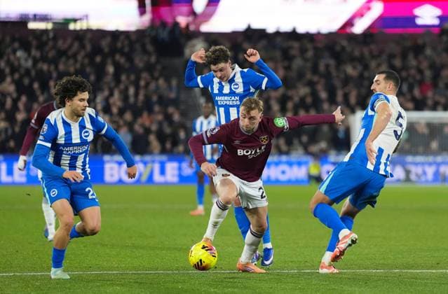 Jarrod Bowen of West Ham between Ferdi Kadioglu, Lewis Dunk and Maxim De Cuyper of Brighton West Ham United v Brighton and Hove Albion, Premier League, Football, London Stadium, London, UK - 30 Dec 2025London London Stadium United Kingdom EDITORIAL USE ONLY No use with unauthorised audio, video, data, fixture lists, club league logos or live services. Online in-match use limited to 120 images, no video emulation. No use in betting, games or single club league player publications. Copyright: xJedxLeicester Shutterstockx 16216220av