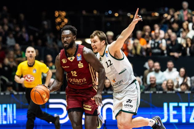 GER, easy Credit Basketball Bundesliga, Niners Chemnitz VET CONCEPT Gladiators Trier 30 12 2025, Messe, Chemnitz, GER, easy Credit Basketball Bundesliga, Niners Chemnitz VET CONCEPT Gladiators Trier Amadou Sow Niners Chemnitz, 12 , Marten Linßen Marten Linssen VET CONCEPT Gladiators Trier 12 Foto Alexander Trienitz Chemnitz Messe Sachsen Germany