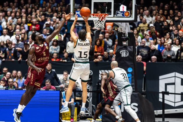 GER, easy Credit Basketball Bundesliga, Niners Chemnitz VET CONCEPT Gladiators Trier 30 12 2025, Messe, Chemnitz, GER, easy Credit Basketball Bundesliga, Niners Chemnitz VET CONCEPT Gladiators Trier Jordan Roland VET CONCEPT Gladiators Trier 15 Foto Alexander Trienitz Chemnitz Messe Sachsen Germany