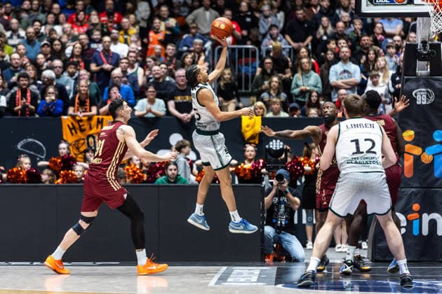 GER, easy Credit Basketball Bundesliga, Niners Chemnitz VET CONCEPT Gladiators Trier 30 12 2025, Messe, Chemnitz, GER, easy Credit Basketball Bundesliga, Niners Chemnitz VET CONCEPT Gladiators Trier Jordan Roland VET CONCEPT Gladiators Trier 15 Foto Alexander Trienitz Chemnitz Messe Sachsen Germany