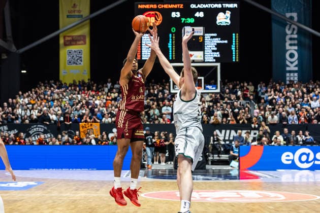 GER, easy Credit Basketball Bundesliga, Niners Chemnitz VET CONCEPT Gladiators Trier 30 12 2025, Messe, Chemnitz, GER, easy Credit Basketball Bundesliga, Niners Chemnitz VET CONCEPT Gladiators Trier Kostja Mushidi Niners Chemnitz, 11 Foto Alexander Trienitz Chemnitz Messe Sachsen Germany