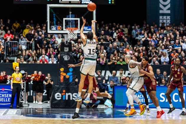 GER, easy Credit Basketball Bundesliga, Niners Chemnitz VET CONCEPT Gladiators Trier 30 12 2025, Messe, Chemnitz, GER, easy Credit Basketball Bundesliga, Niners Chemnitz VET CONCEPT Gladiators Trier Jordan Roland VET CONCEPT Gladiators Trier 15 Foto Alexander Trienitz Chemnitz Messe Sachsen Germany