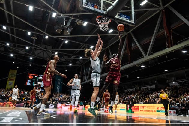 GER, easy Credit Basketball Bundesliga, Niners Chemnitz VET CONCEPT Gladiators Trier 30 12 2025, Messe, Chemnitz, GER, easy Credit Basketball Bundesliga, Niners Chemnitz VET CONCEPT Gladiators Trier Amadou Sow Niners Chemnitz, 12 Foto Alexander Trienitz Chemnitz Messe Sachsen Germany