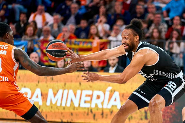 December 30, 2025, Valencia, Spain: Jabari Parker (Partizan Mozzart Bet Belgrade) in action during the Euroleague Regular Season Round 19 between Valencia Basket and Partizan Mozzart Bet Belgrade at Roig Arena Stadium. Final score; Valencia Basket 86:63 Partizan Mozzart Bet Belgrade Valencia Spain - ZUMAs197 20251230_aaa_s197_252 Copyright: xGermanxVidalxPoncex