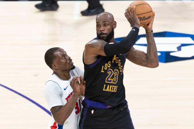 December 30, 2025, Los Angeles, California, USA: Los Angeles Lakers LeBron James (23) is defended by Detroit Pistons Javonte Green (31) during an NBA, Basketball Herren, USA basketball game on Tuesday, Dec. 30, 2025 in Los Angeles. Los Angeles USA - ZUMAc68_ 20251230_zaf_c68_025 Copyright: xRingoxChiux