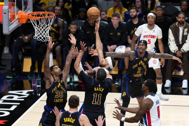 December 30, 2025, Los Angeles, California, USA: Detroit Pistons Cade Cunningham (2) shoots against the Los Angeles Lakers during an NBA, Basketball Herren, USA basketball game on Tuesday, Dec. 30, 2025 in Los Angeles. Los Angeles USA - ZUMAc68_ 20251230_zaf_c68_037 Copyright: xRingoxChiux