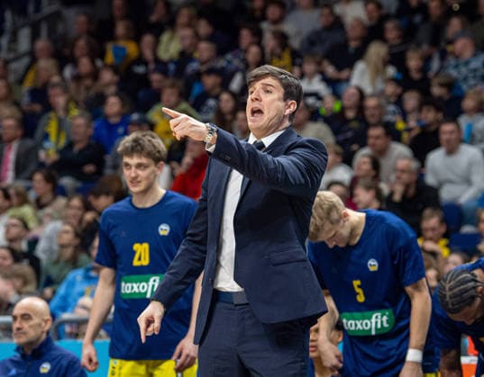 Basketball, Men, Season 2025 2026, easyCredit BBL 13 Matchday, Catch-up match , Alba Berlin Löwen Braunschweig, Coach Pedro Calles Alba , 31 12 2025, Copyright: xSebastianxRäppold MatthiasxKochx