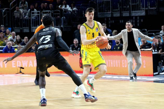 DEU, easyCredit BBL, ALBA vs Loewen Braunschweig, 31 12 2025, Uber Arena, Berlin, DEU, easyCredit BBL, ALBA vs Loewen Braunschweig, in the picture JONAS MATTISSECK ALBA Berlin 9 , Barra Njie Braunschweig 13 nordphotoxGmbHx xEngler nph00076