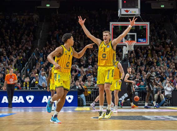 Basketball, Men, Season 2025 2026, easyCredit BBL 13 Matchday, Catch-up match , Alba Berlin Löwen Braunschweig, f l Jack Kayil Alba , Sam Griesel Alba , 31 12 2025, Copyright: xSebastianxRäppold MatthiasxKochx