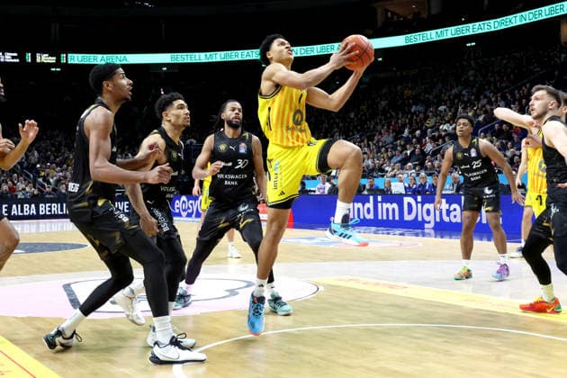 DEU, easyCredit BBL, ALBA vs Loewen Braunschweig, 31 12 2025, Uber Arena, Berlin, DEU, easyCredit BBL, ALBA vs Loewen Braunschweig, pictured Jack Kayil ALBA Berlin 7 , Adrian Worthy Braunschweig 0 , Chip Flanigan Braunschweig 30 , David NÕGuessan Braunschweig 1 nordphotoxGmbHx xEngler nph00076