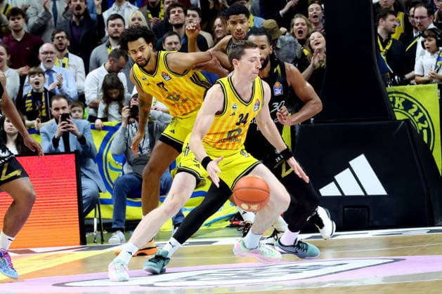 DEU, easyCredit BBL, ALBA vs Loewen Braunschweig, 31 12 2025, Uber Arena, Berlin, DEU, easyCredit BBL, ALBA vs Loewen Braunschweig, in the picture Justin Bean ALBA Berlin 34 , Norris Agbakoko ALBA Berlin 17 , Chip Flanigan Braunschweig 30 nordphotoxGmbHx xEngler nph00076