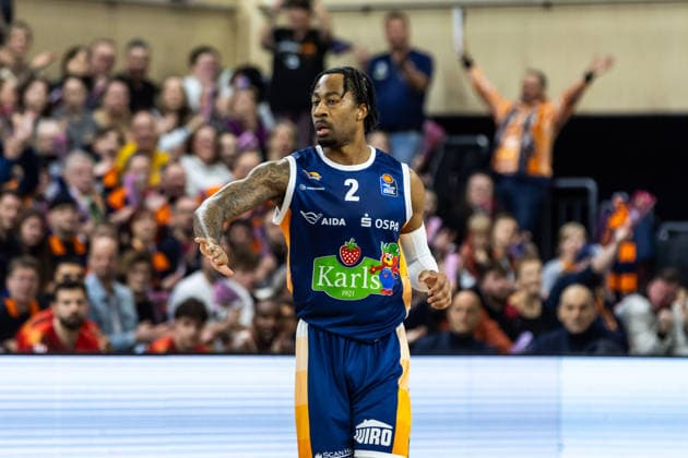 GER, easy Credit Basketball Bundesliga, Rostock Seawolves FC Bayern München Basketball 31 12 2025, Stadthalle, Rostock, GER, easy Credit Basketball Bundesliga, Rostock Seawolves FC Bayern München Basketball Jordan Bowden Rostock Seawolves 2 Foto Alexander Trienitz Rostock Stadthalle Mecklenburg Vorpommern Germany