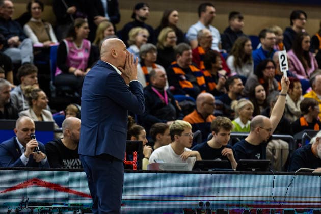 GER, easy Credit Basketball Bundesliga, Rostock Seawolves FC Bayern München Basketball 31 12 2025, Stadthalle, Rostock, GER, easy Credit Basketball Bundesliga, Rostock Seawolves FC Bayern München Basketball Przemyslaw Frasunkiewicz Head Coach , Rostock Seawolves Foto Alexander Trienitz Rostock Stadthalle Mecklenburg Vorpommern Germany