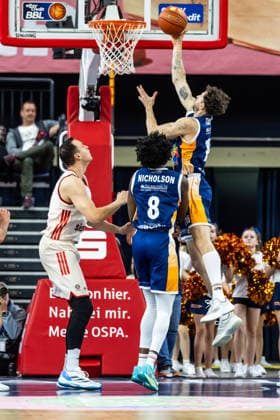 GER, easy Credit Basketball Bundesliga, Rostock Seawolves FC Bayern München Basketball 31 12 2025, Stadthalle, Rostock, GER, easy Credit Basketball Bundesliga, Rostock Seawolves FC Bayern München Basketball Sid Marlon Theis Rostock Seawolves 19 Foto Alexander Trienitz Rostock Stadthalle Mecklenburg Vorpommern Germany