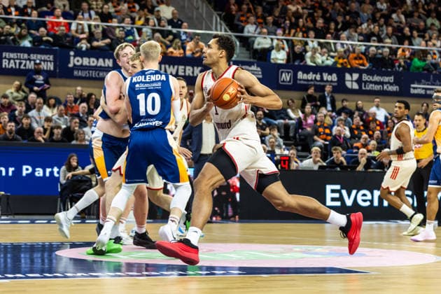 GER, easy Credit Basketball Bundesliga, Rostock Seawolves FC Bayern München Basketball 31 12 2025, Stadthalle, Rostock, GER, easy Credit Basketball Bundesliga, Rostock Seawolves FC Bayern München Basketball Oscar da Silva FC Bayern München Basketball 1 Foto Alexander Trienitz Rostock Stadthalle Mecklenburg Vorpommern Germany