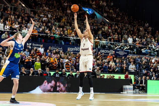 GER, easy Credit Basketball Bundesliga, Rostock Seawolves FC Bayern München Basketball 31 12 2025, Stadthalle, Rostock, GER, easy Credit Basketball Bundesliga, Rostock Seawolves FC Bayern München Basketball Johannes Voigtmann FC Bayern München Basketball 7 Foto Alexander Trienitz Rostock Stadthalle Mecklenburg Vorpommern Germany
